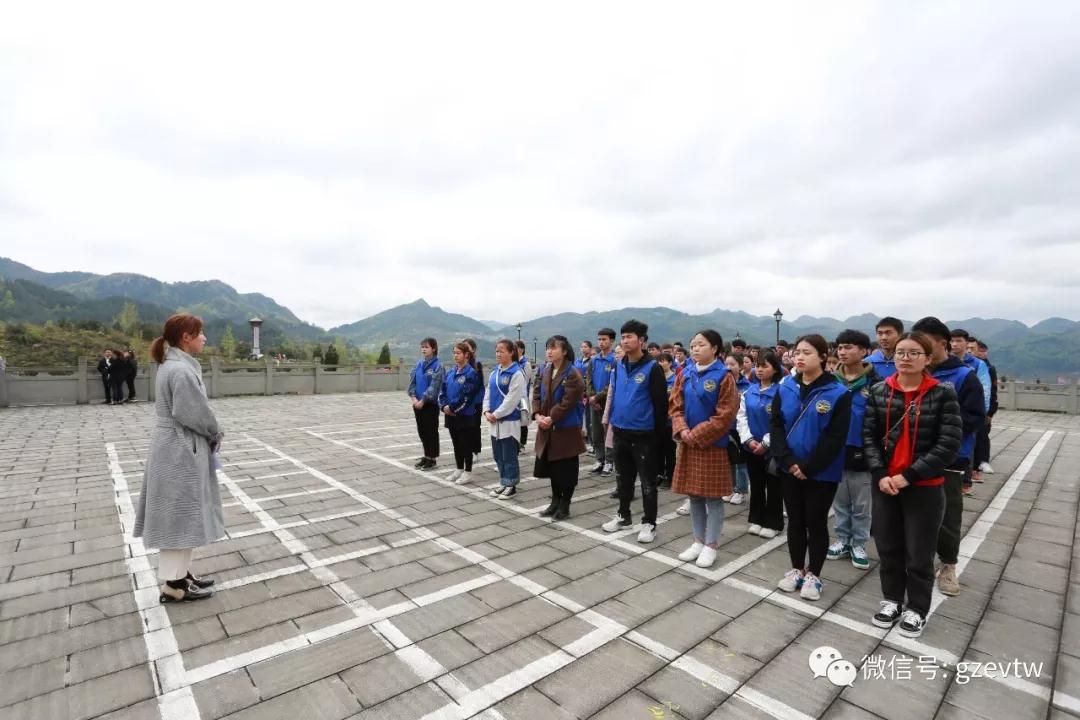 华体会体育(中国)hth·官方网站“青春心向党·建功新时代” 清明祭英烈主题团日活动(图5)