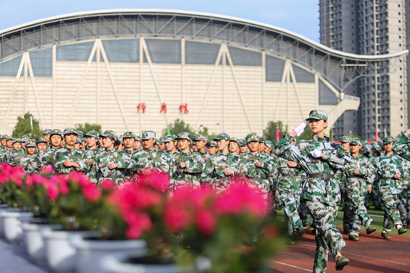 华体会体育(中国)hth·官方网站举行2020级新生军训结训暨开学典礼(图13)